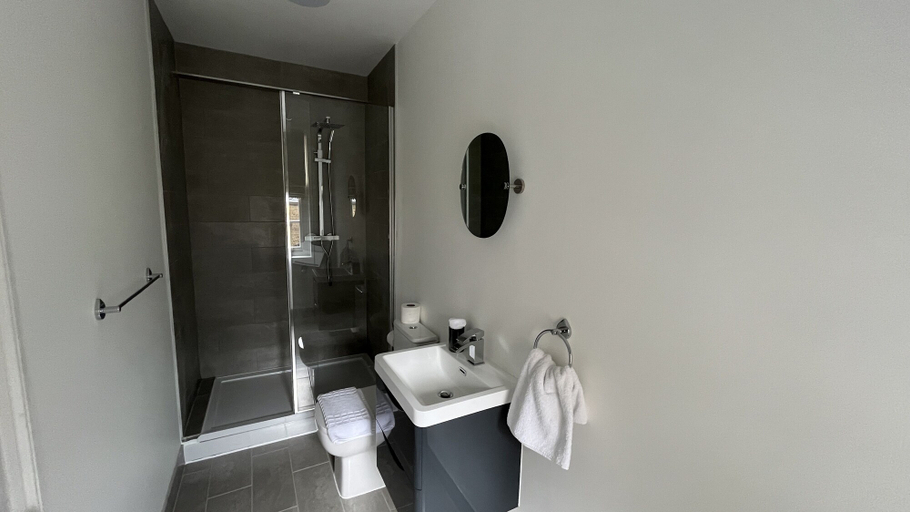 Bathroom 3, Dockers Inn, London