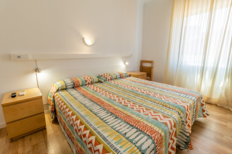 Bedroom 2, Fonda Can Dalfó by Vivere Stays, Girona