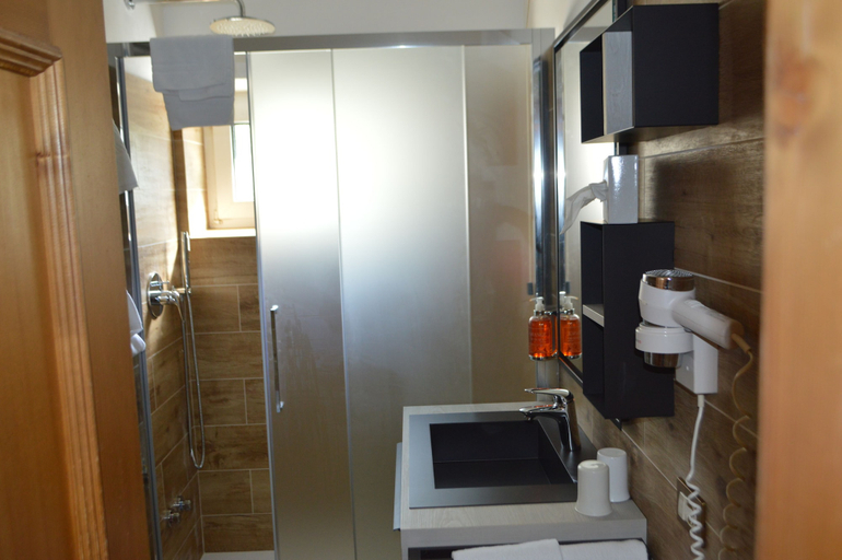 Bathroom 4, Montana, Belluno