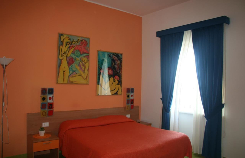 Bedroom 4, Altamarea, Napoli