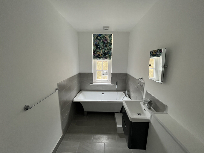 Bathroom 3, Dockers Inn, London