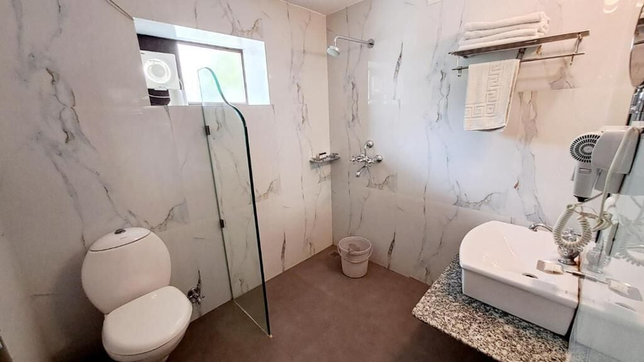 Bathroom 4, HOTEL MAHENDRA PRAKASH, Udaipur