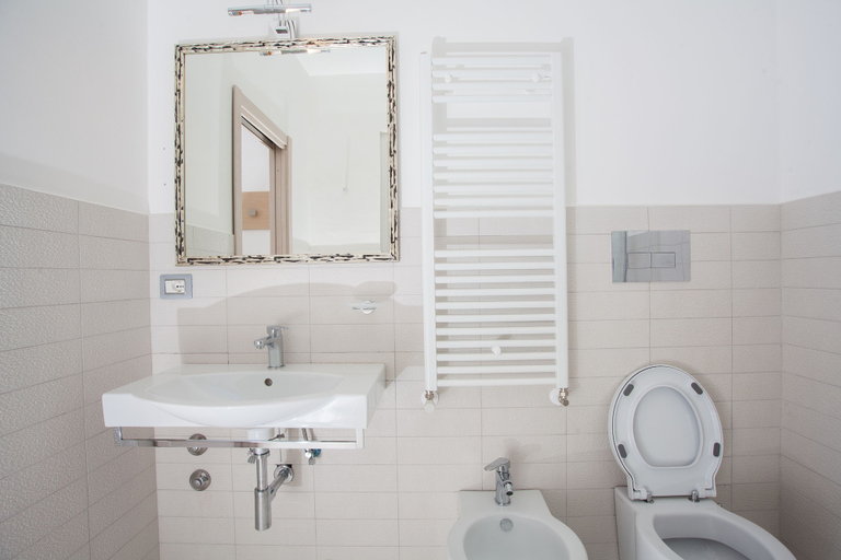 Bathroom 5, Il Gallo con gli Stivali, Campobasso