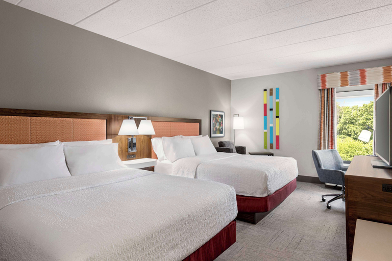 Bedroom 3, Hampton Inn Quakertown, Bucks