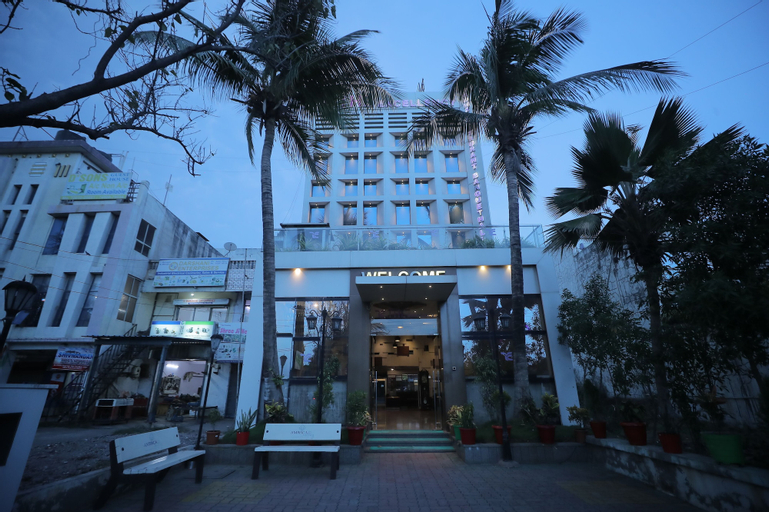 Hotel The Excellency, Surat