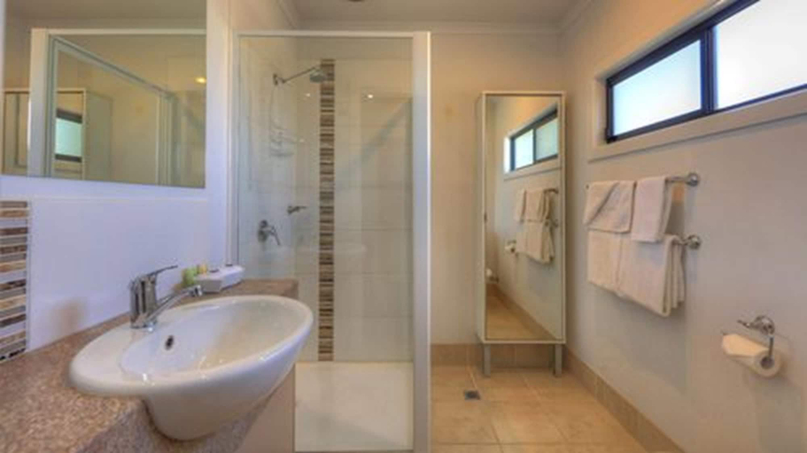 Bathroom 3, Airport Tourist Village Melbourne, Melbourne