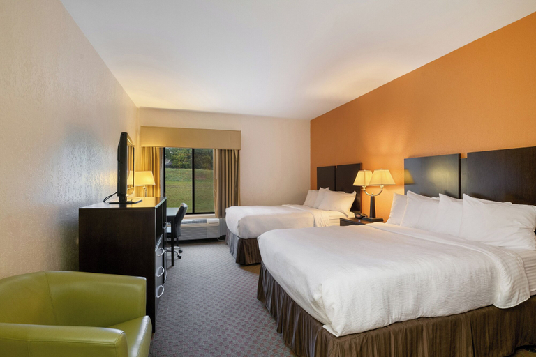 Bedroom 3, Antioch Hotel & Suites, Lake