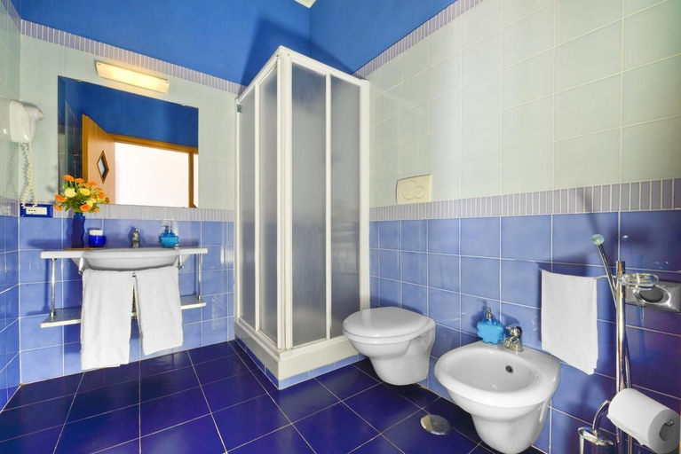 Bathroom 5, Altamarea, Napoli
