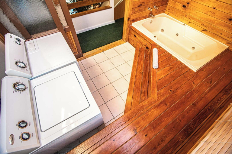 Bathroom 4, Sandcastle Village II, Craven