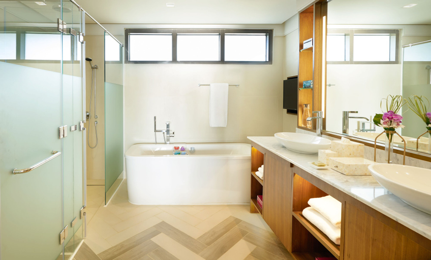 Bathroom 5, Discovery Boracay, Malay