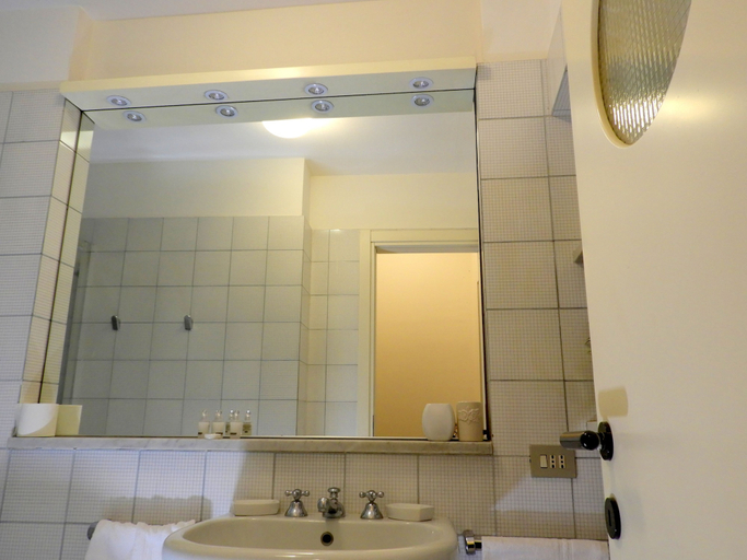 Bathroom 4, Lovely 1 Bedroom Flat in Brera District, Milano