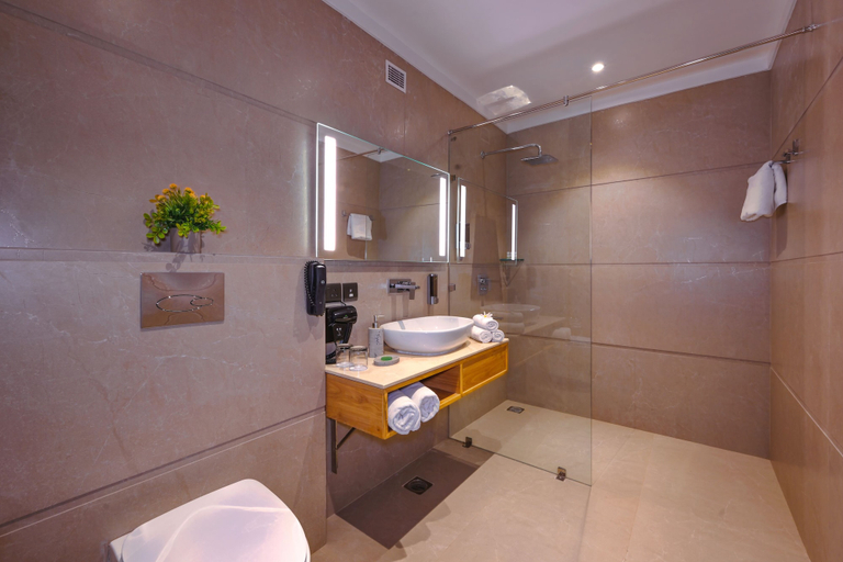 Bathroom 3, Royale Sarovar Portico Agra, Agra
