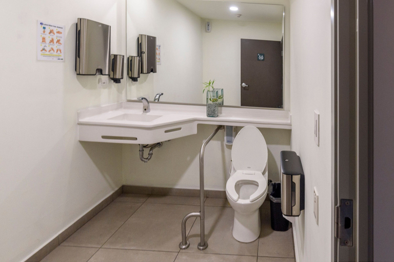 Bathroom 4, City Express Plus by Marriott Bogota Aeropuerto, Santafé de Bogotá