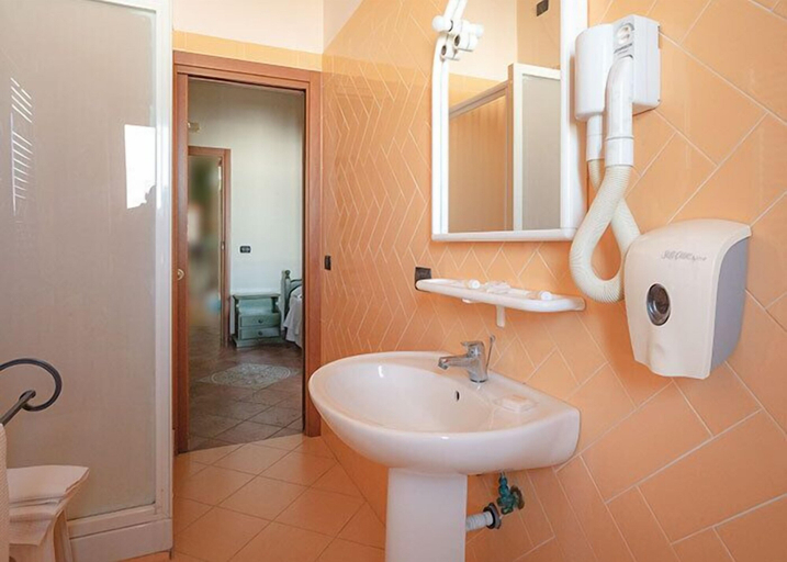 Bathroom 3, Hotel Sottovento, Salerno