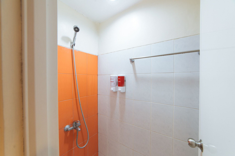 Bathroom 5, RedDoorz Plus @ E Rodriguez Corner Banawe, Quezon City