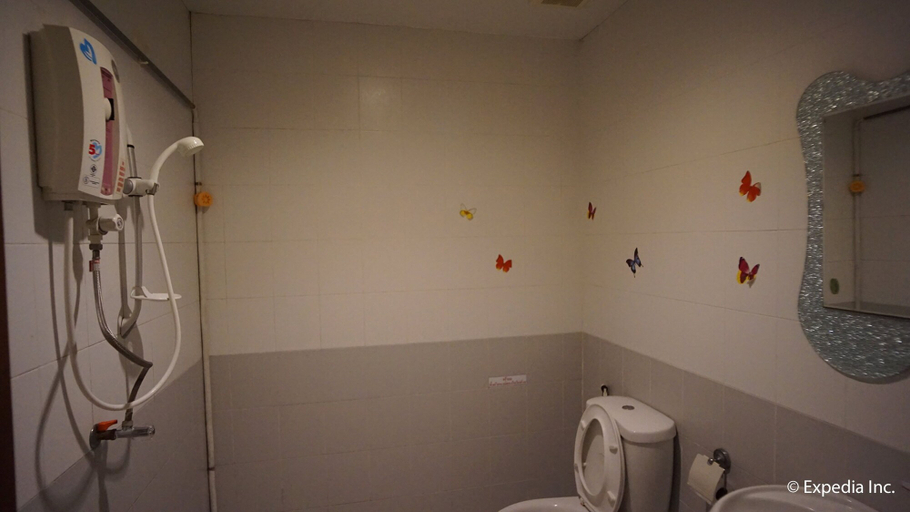 Bathroom 4, Nawaporn Place Guesthouse, Pulau Phuket