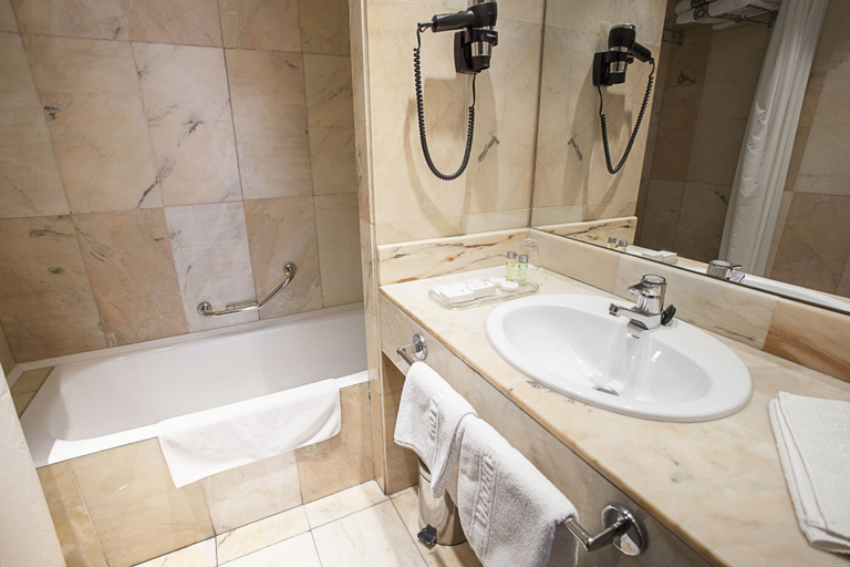 Bathroom 4, Hotel Europa, Navarra