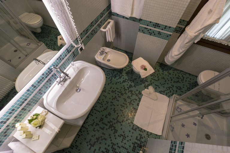 Bathroom 4, Hotel Alla Torre, Treviso