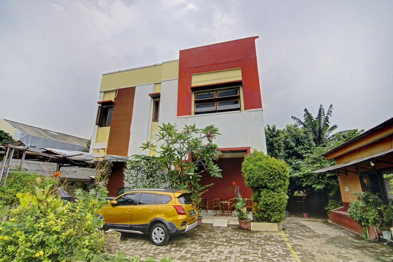 Exterior & Views 1, Hotel O Aliyah Syariah, West Jakarta