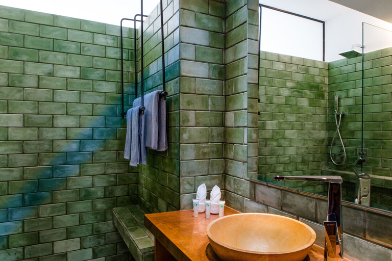 Bathroom 3, 1920 Hotel, Siem Reap