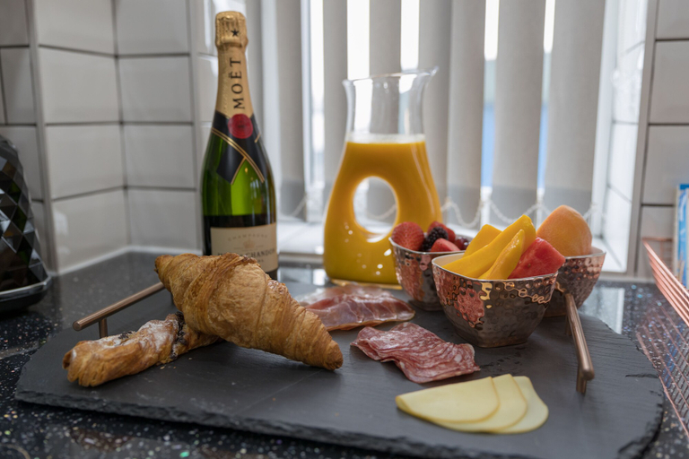 Food & Drinks 4, London Heathrow Serviced Apartments, Surrey