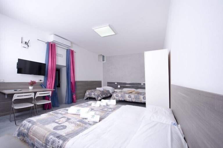 Bedroom 3, B&B Chiaia Relax, Napoli