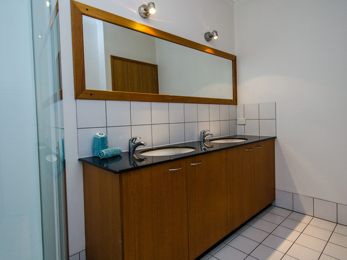 Bathroom 5, Casuarina Cove Apartments, Whitsunday