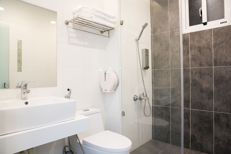 Bathroom 5, Bai Sha Tan Cottage, Pingtung