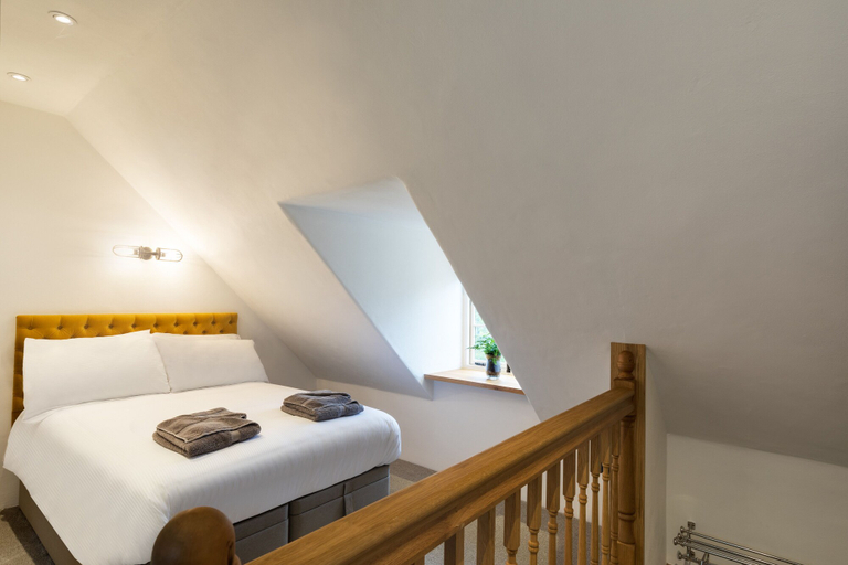 Bedroom 2, The Royal Oak Tetbury, Gloucestershire
