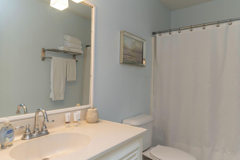 Bathroom 4, Condo w Semi-private Pool & Just 1 Block to Beach!, Cameron