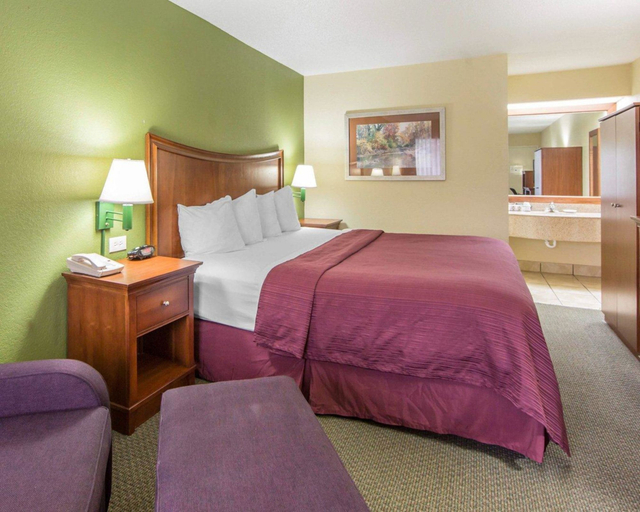 Bedroom 3, Quality Inn Merchants Drive, Knox
