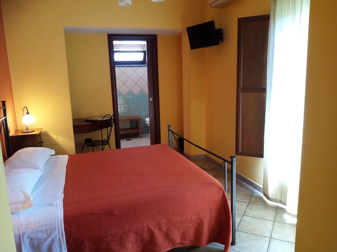 Bedroom 4, Albergo Pace, Napoli
