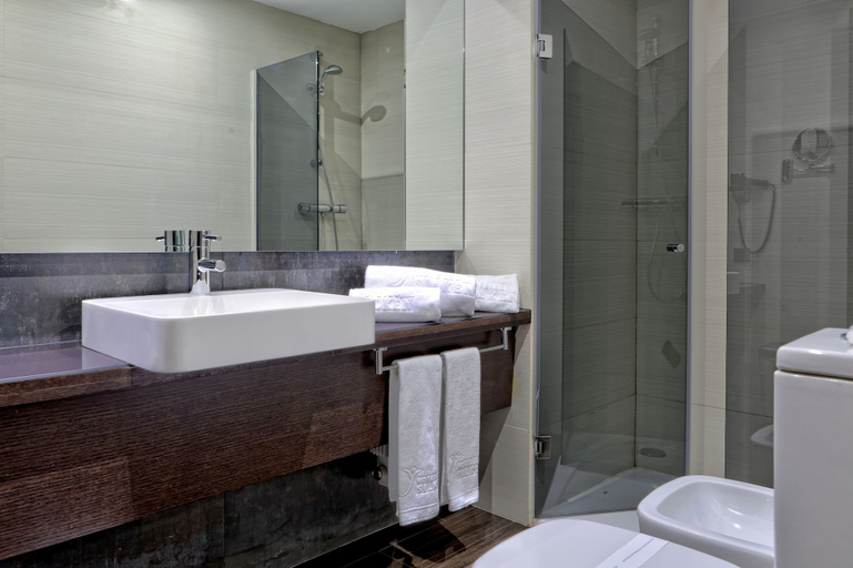 Bathroom 4, Hotel Silken Gran Teatro Burgos, Burgos