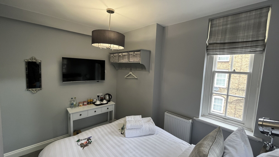Bedroom 2, Dockers Inn, London