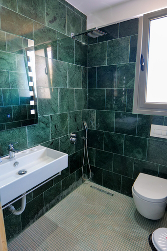 Bathroom 3, Sea View Hotel, Sarandës