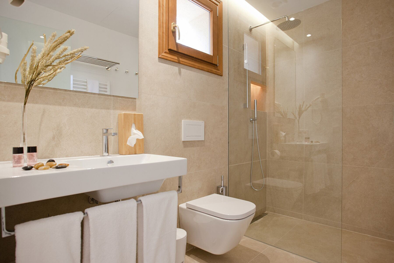 Bathroom 5, Principal Son Amoixa, Baleares