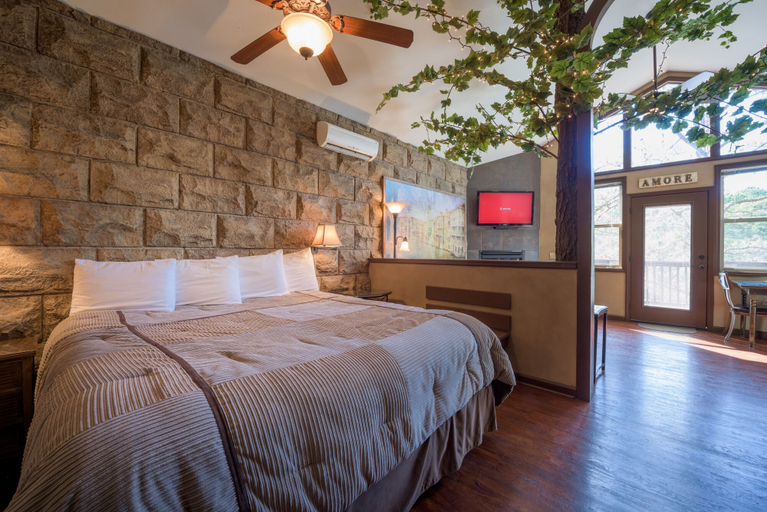Bedroom 3, Eureka Springs Treehouses, Hobbit Caves & Castles, Carroll