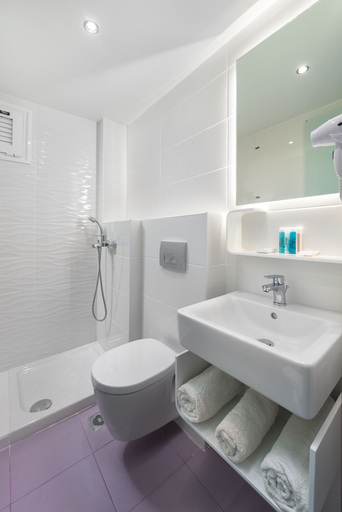 Bathroom 4, Semiramis City Hotel, South Aegean