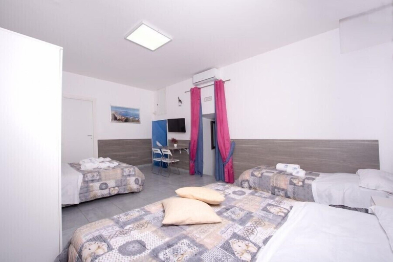 Bedroom 3, B&B Chiaia Relax, Napoli