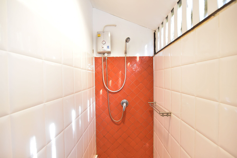Bathroom 4, Koh Ngai Thanya Beach Resort, Ko Lanta