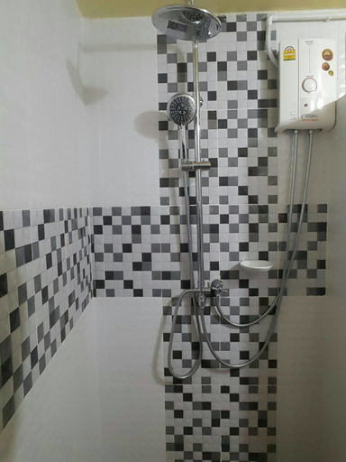 Bathroom 3, Sichangjowka Resort, Koh Si Chang