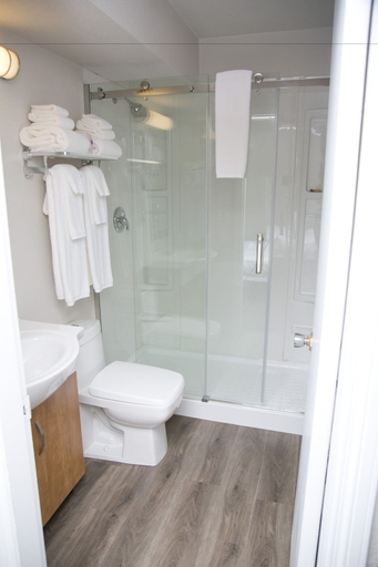 Bathroom 5, Valemount Vacation Inn, Fraser-Fort George