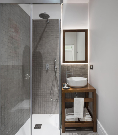 Bathroom 3, Puerta Catedral Holiday Suites, Sevilla
