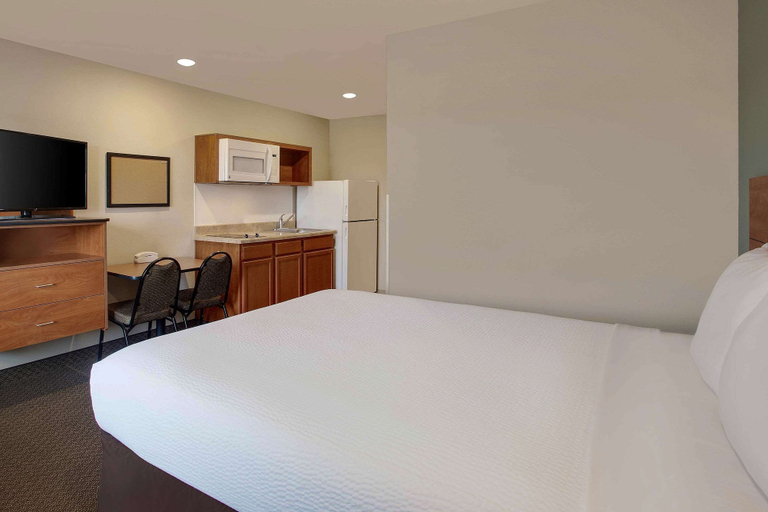 Bedroom 3, WoodSpring Suites Frederick I-70, Frederick