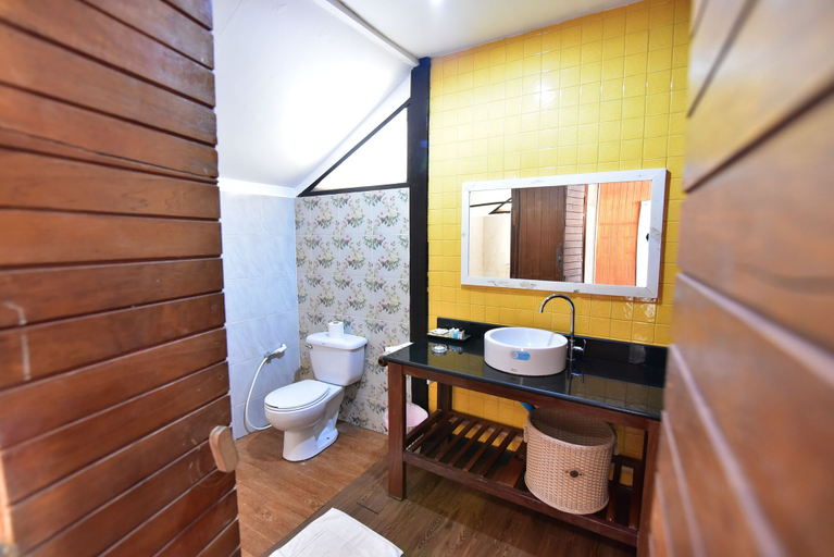 Bathroom 4, Koh Ngai Thanya Beach Resort, Ko Lanta