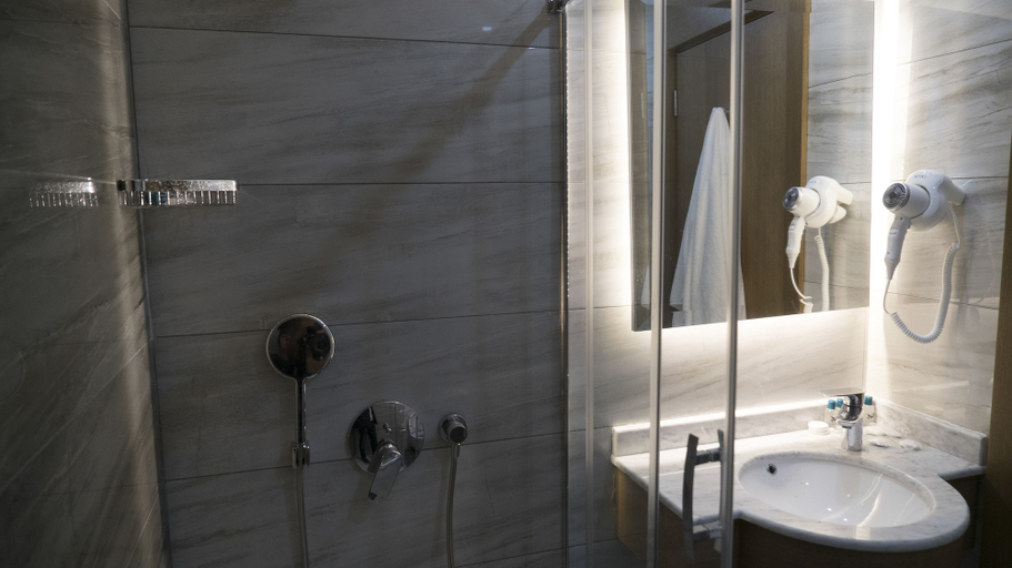 Bathroom 4, Yuksel Istanbul Yenikapi, Fatih