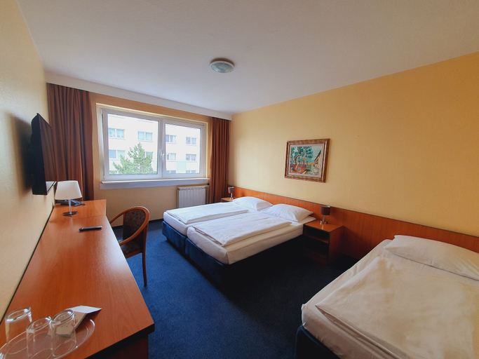 Bedroom 2, Good Morning + Berlin City East, Berlin