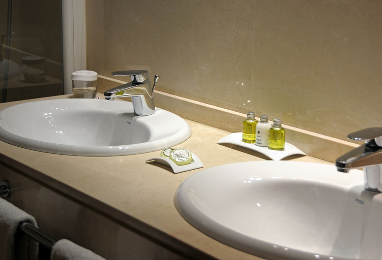 Bathroom 5, Hotel Puerta de la Luna, Jaén