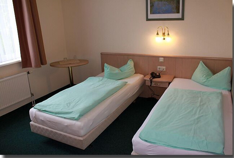 Bedroom 2, Gasthaus & Hotel Grünhof, Frankfurt (Oder)