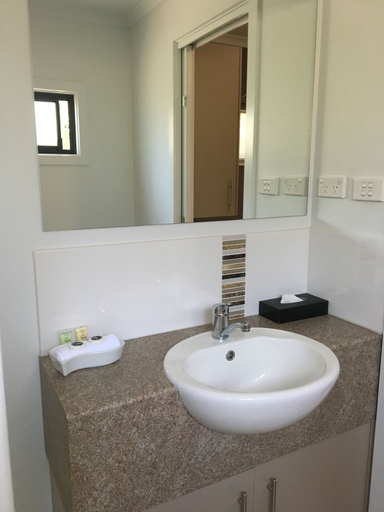 Bathroom 3, Airport Tourist Village Melbourne, Melbourne